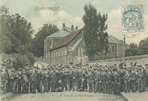 Sortie des enfants de l'établissement St Nicolas